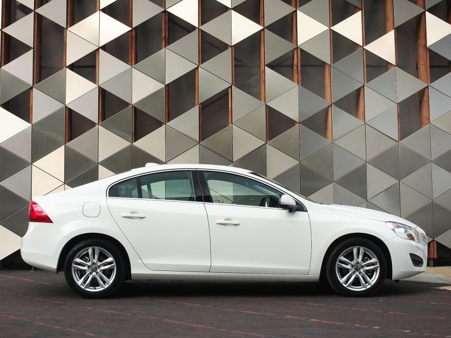  Volvo S60 D3 2010 года  (UK) (фото 14 из 27)